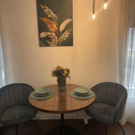 Azure Living كراغوييفاك